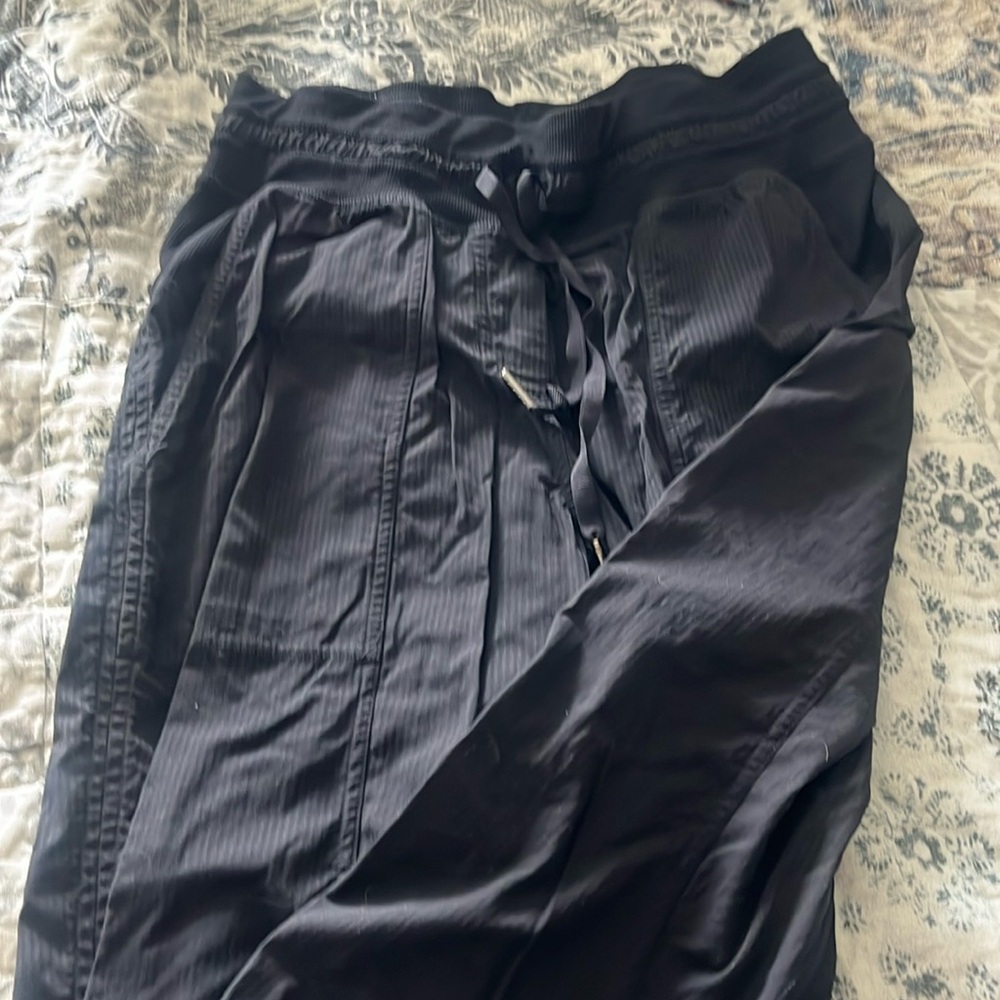 Lululemon dance studio crop joggers, size 6, excellent condition